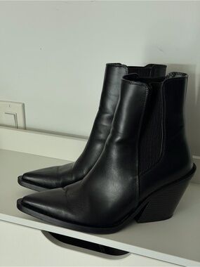 Zara Black Pointed-Toe Wedge Chelsea Ankle Boots 7 (38)